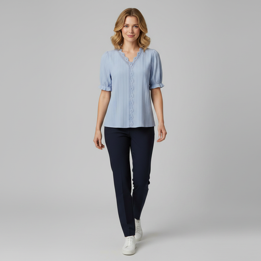 Astrid | Elegant Sommarblus med Puffärmar i Spets